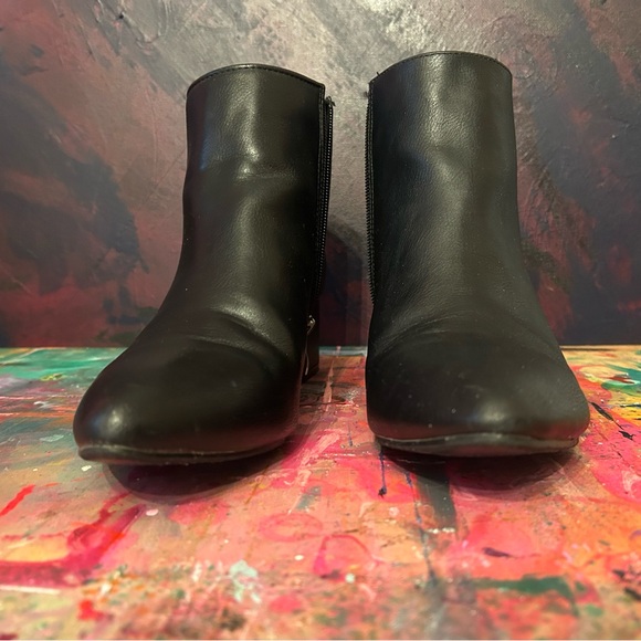 Weeboo Black Leather Booties - Size Women’s 9 - Picture 8 of 10